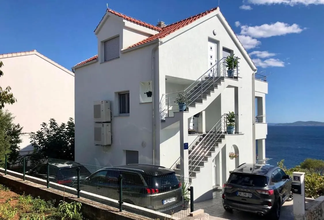 Villa Dani Sea & Pool Apartments Trogir Kroatië