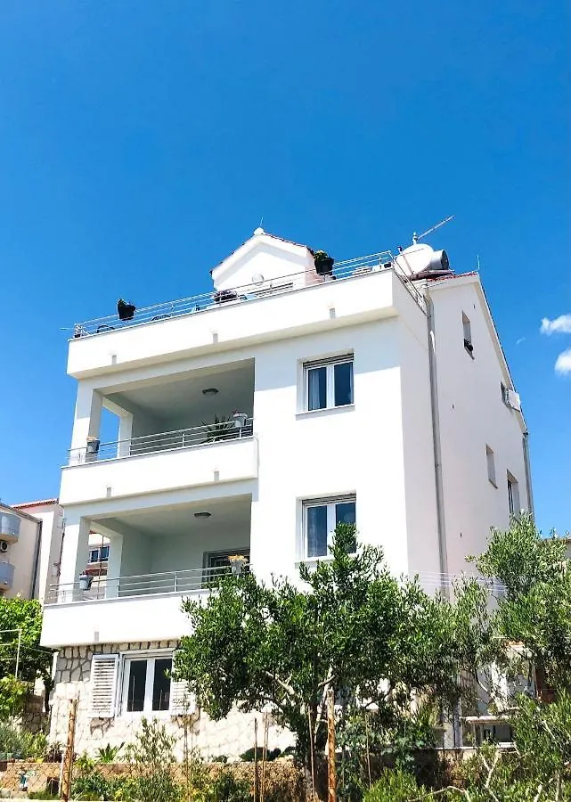 Villa Dani Sea & Pool Apartments Trogir Croatia