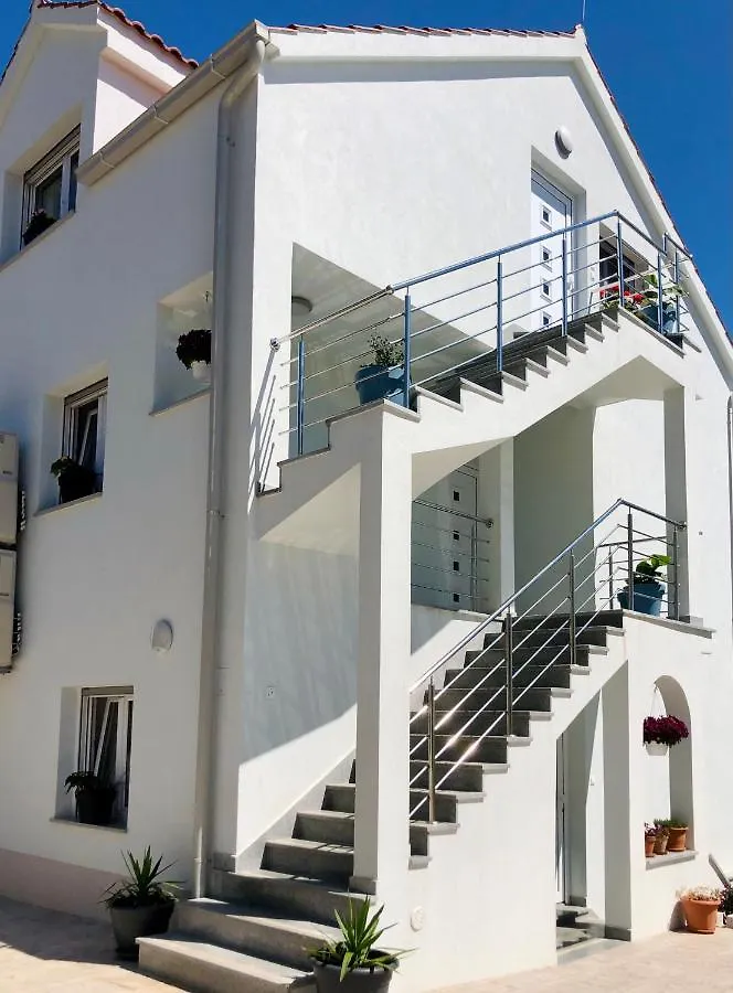 Villa Dani Sea & Pool Apartments Trogir 0*,